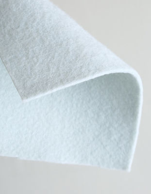 Tissu non-tissé de géotextile de filament de polypropylène court blanc de polyester